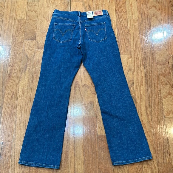Levi’s Woman’s NWT Classic Bootcut Size 6 Short W28 L30 - Picture 3 of 13